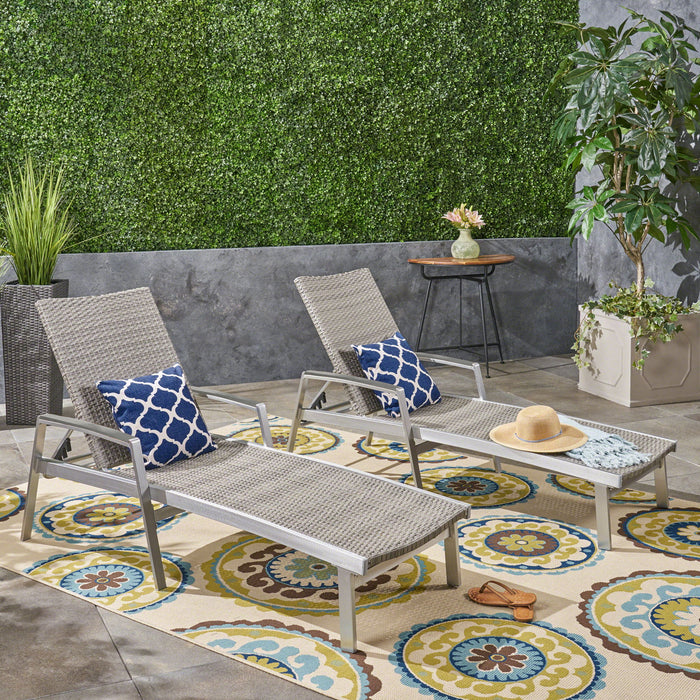 Oaxton - Chaise Lounge