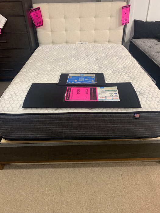 Flexsteel Waterfall Queen Platform Bed