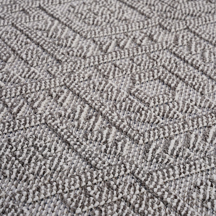 Guros - 8' X 10' Traditional Indoor / Outdoor Area Rug - White